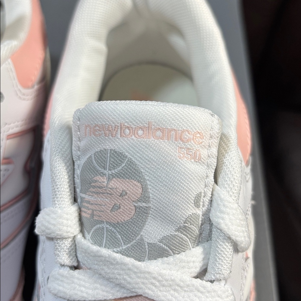 New Balance 550 Athletic Shoe - Big Kid - White / Pink Haze blanc rose 4 1/2 - Picture 5 of 13